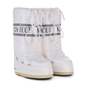 WHITE MOON BOOTS
